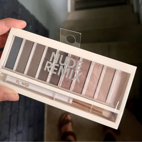 GREAT VALUE 5 piece Makeup Bundle! - Picture 2 of 7